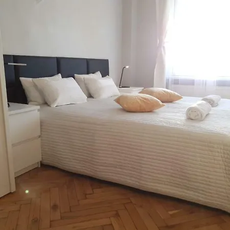 Main Market Square View Apartment *